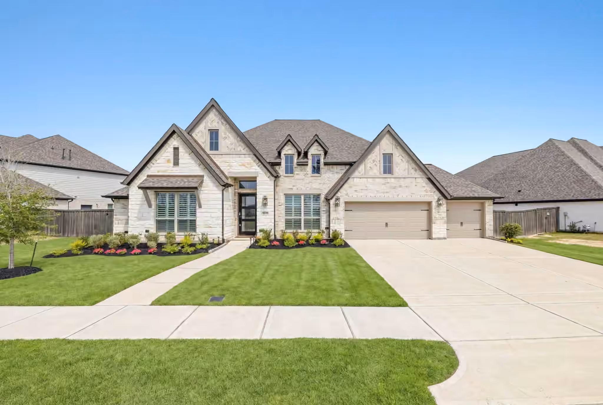 Photo 2 of 12122 Grassy Bend Drive, Mont Belvieu, TX
