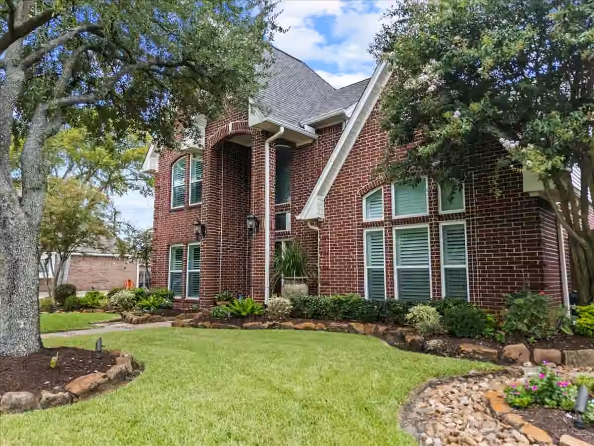 Photo 2 of 308 Oak Haven Street, Baytown, TX