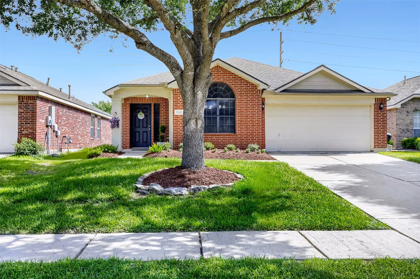 Photo 3 of 7819 Summerdale Drive, Rosenberg, TX
