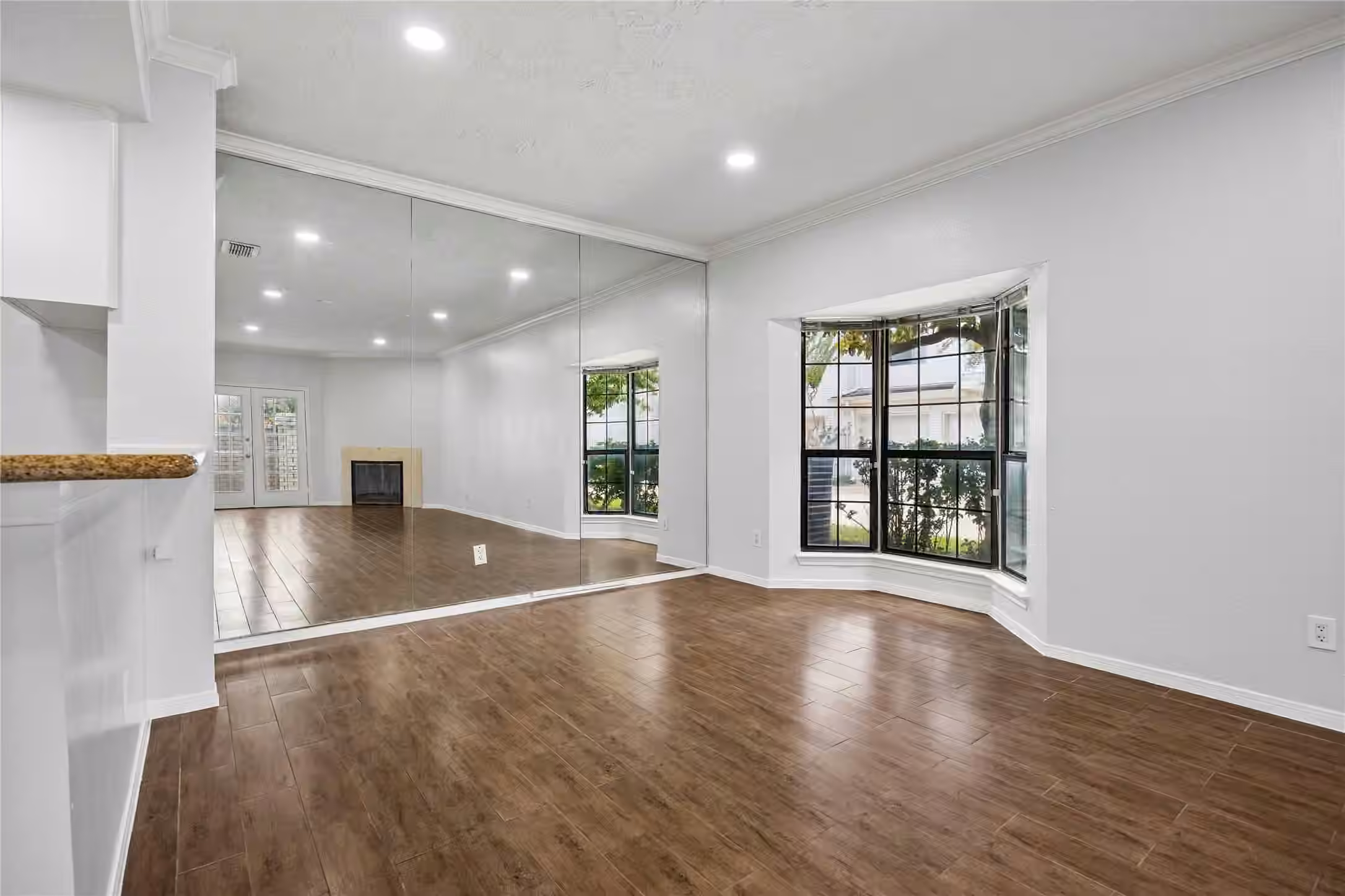 Photo 7 of 1911 Bering 8, Houston, TX
