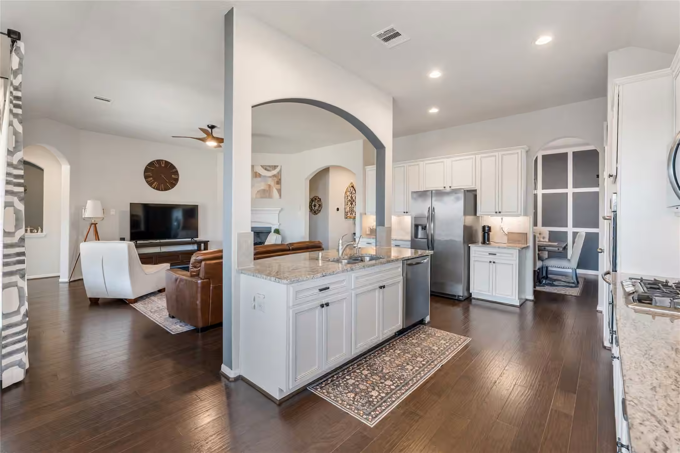 Photo 4 of 15422 Hopkins Cedar Drive, Humble, TX