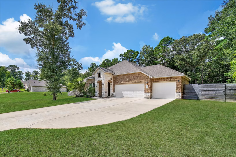 Photo 2 of 110 Jim Hall Lane, New Waverly, TX