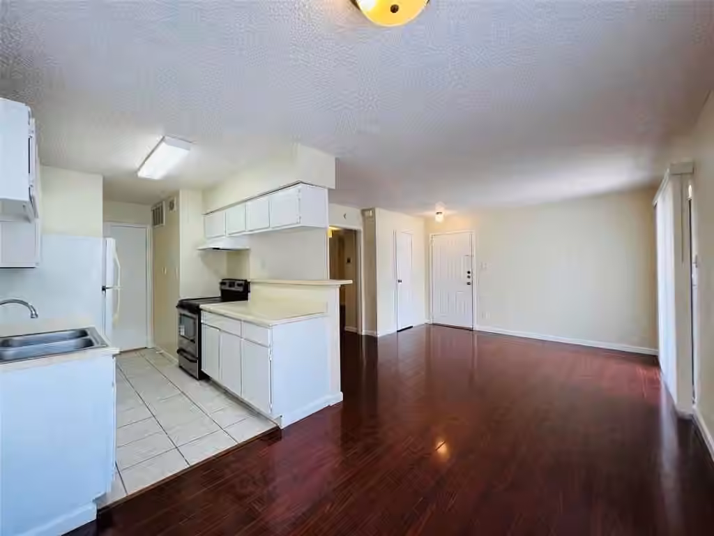 Photo 4 of 12660 Ashford Point Drive 410, Houston, TX