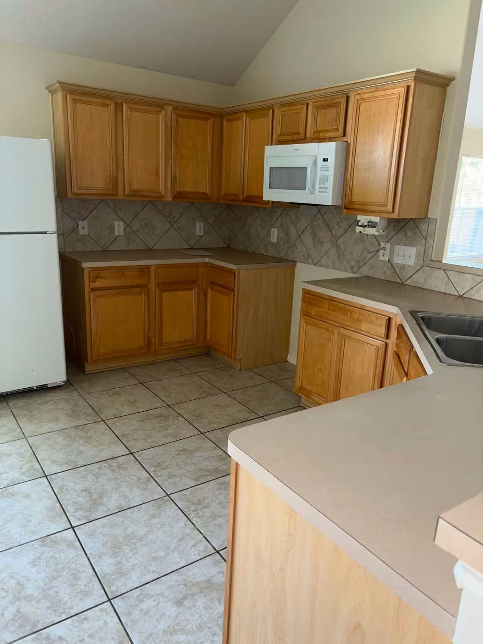 Photo 2 of 8315 Tarragon Lane E, Baytown, TX