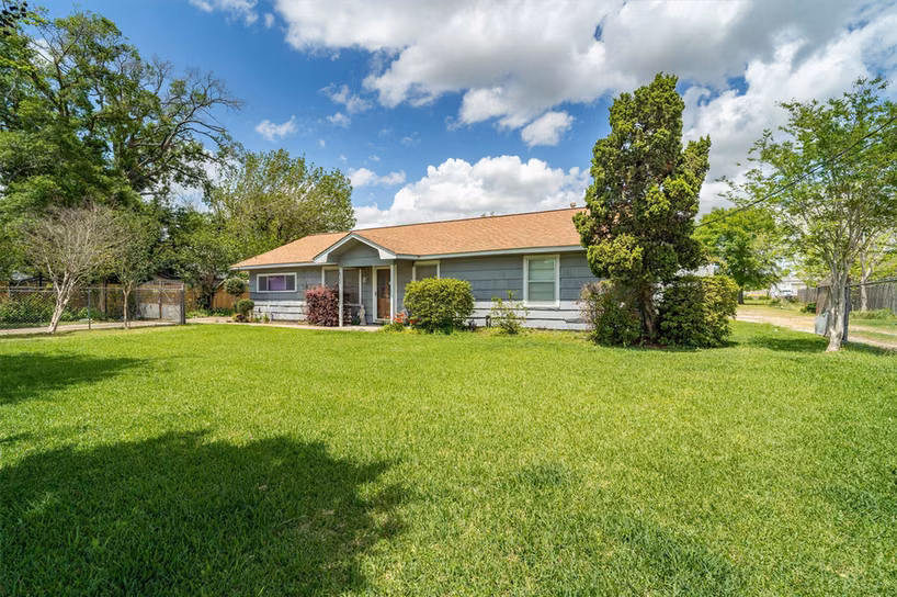 Photo 2 of 7833 Almeda Genoa Road, Houston, TX