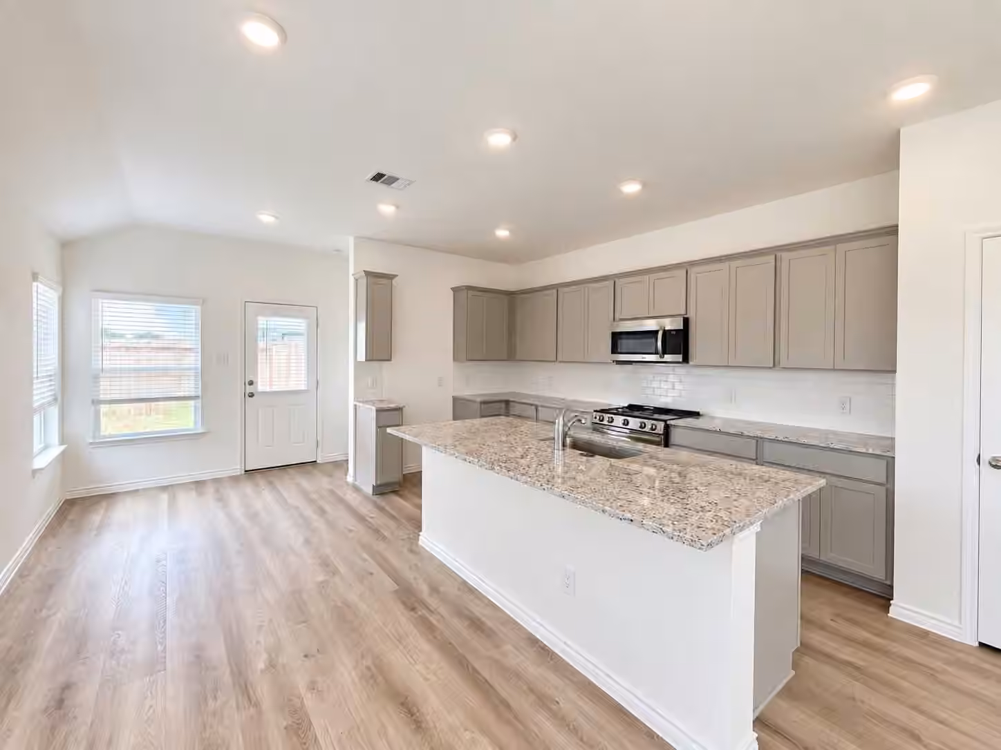 Photo 7 of 507 Oak Chase Avenue, Dayton, TX