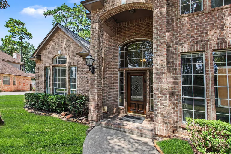 Photo 4 of 551 Stephen F Austin Drive, Conroe, TX