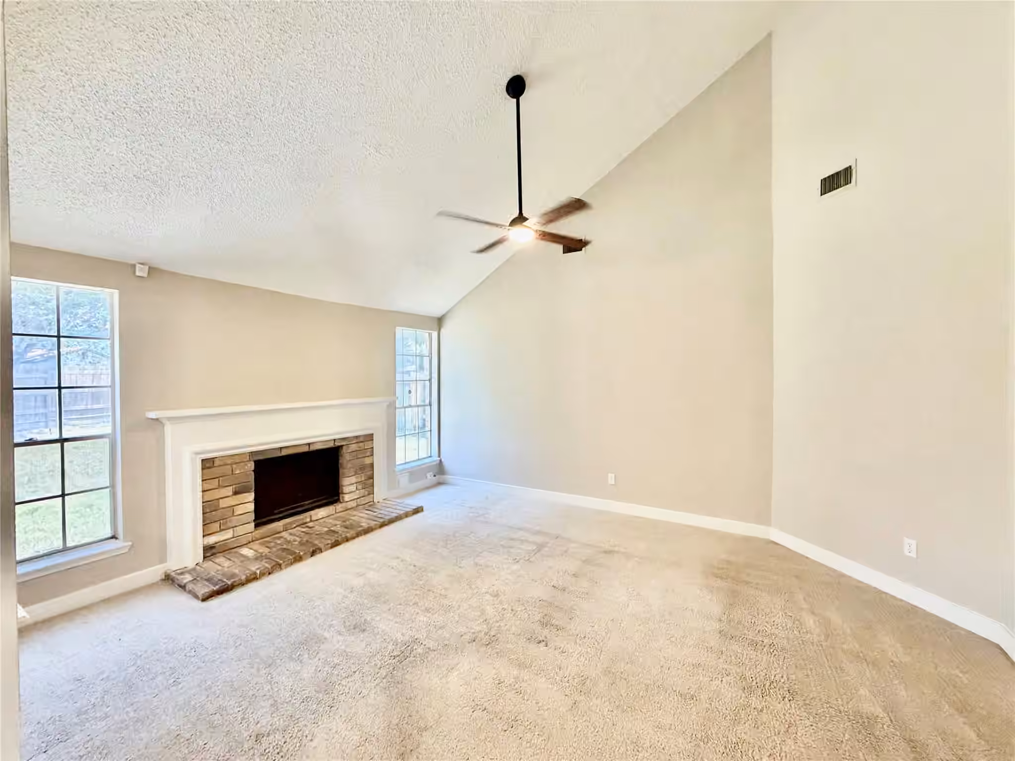 Photo 5 of 16006 Maple Acres Court, Houston, TX