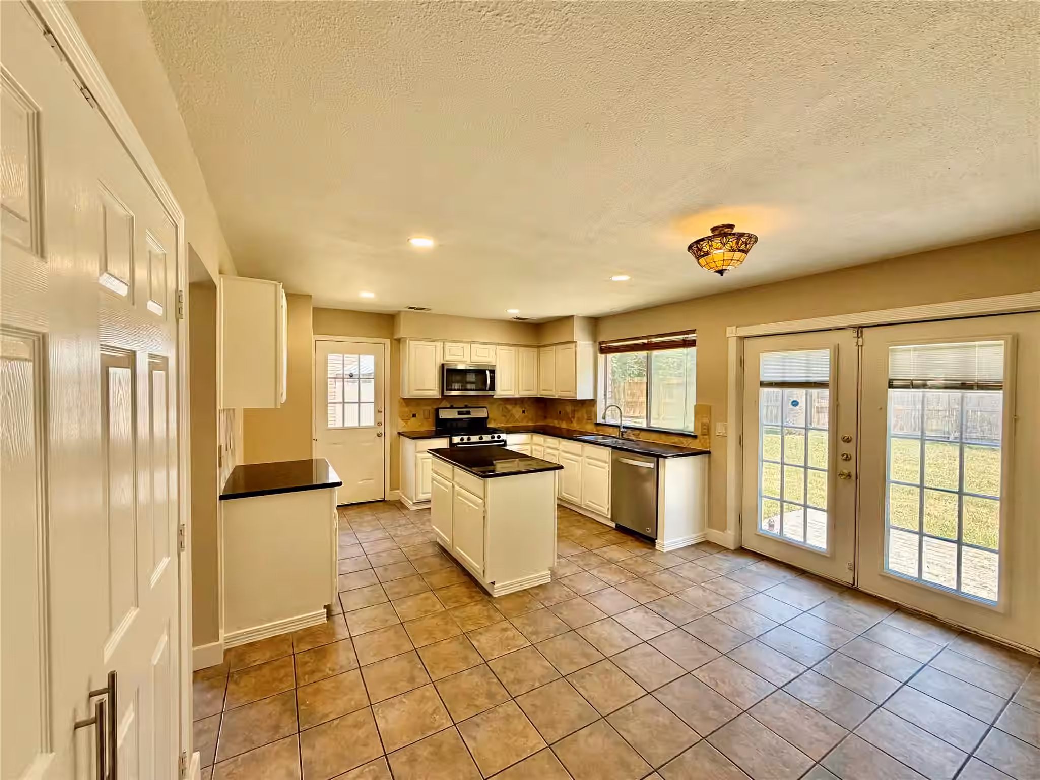 Photo 7 of 16006 Maple Acres Court, Houston, TX