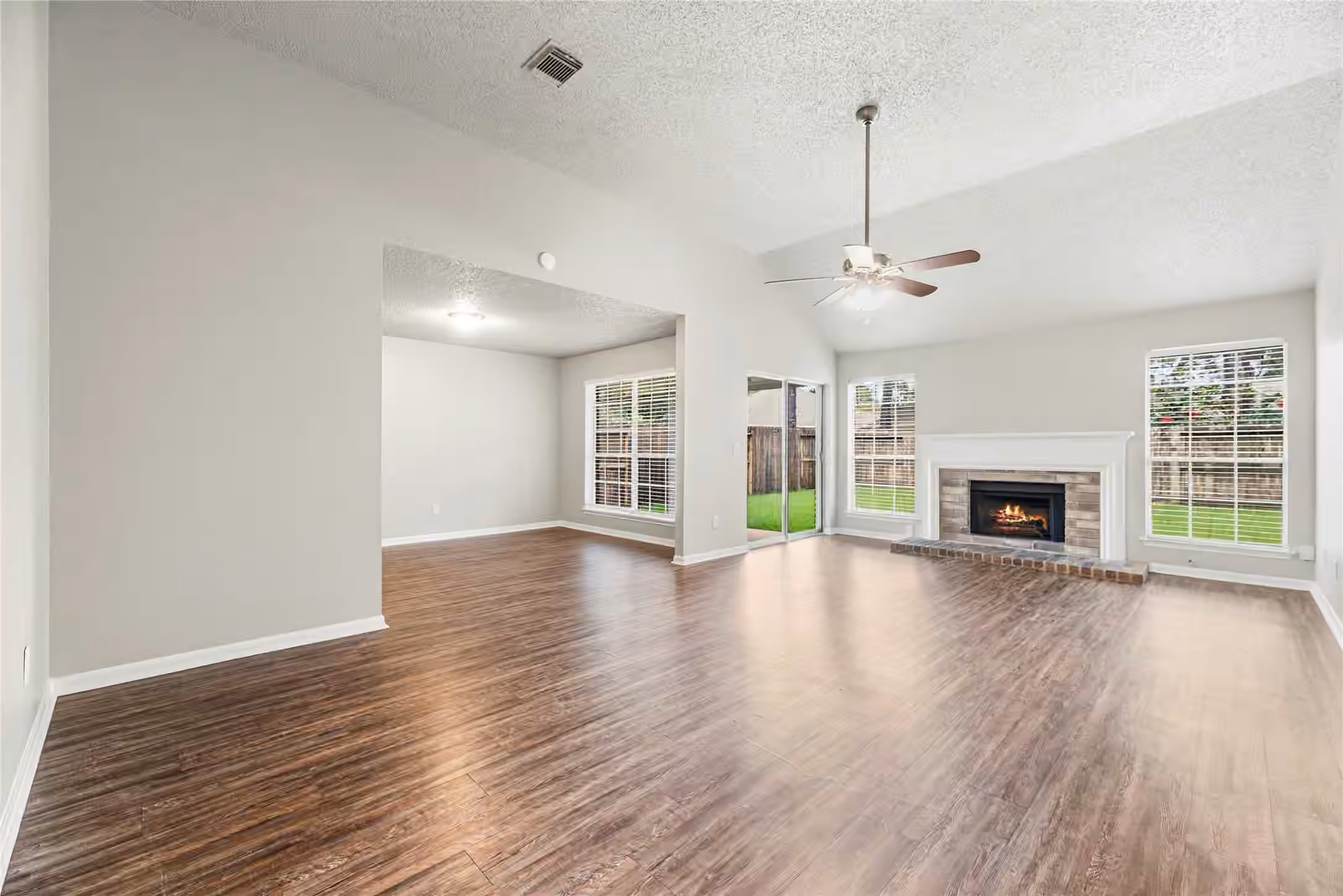 Photo 5 of 7918 Shangrila Lane, Houston, TX