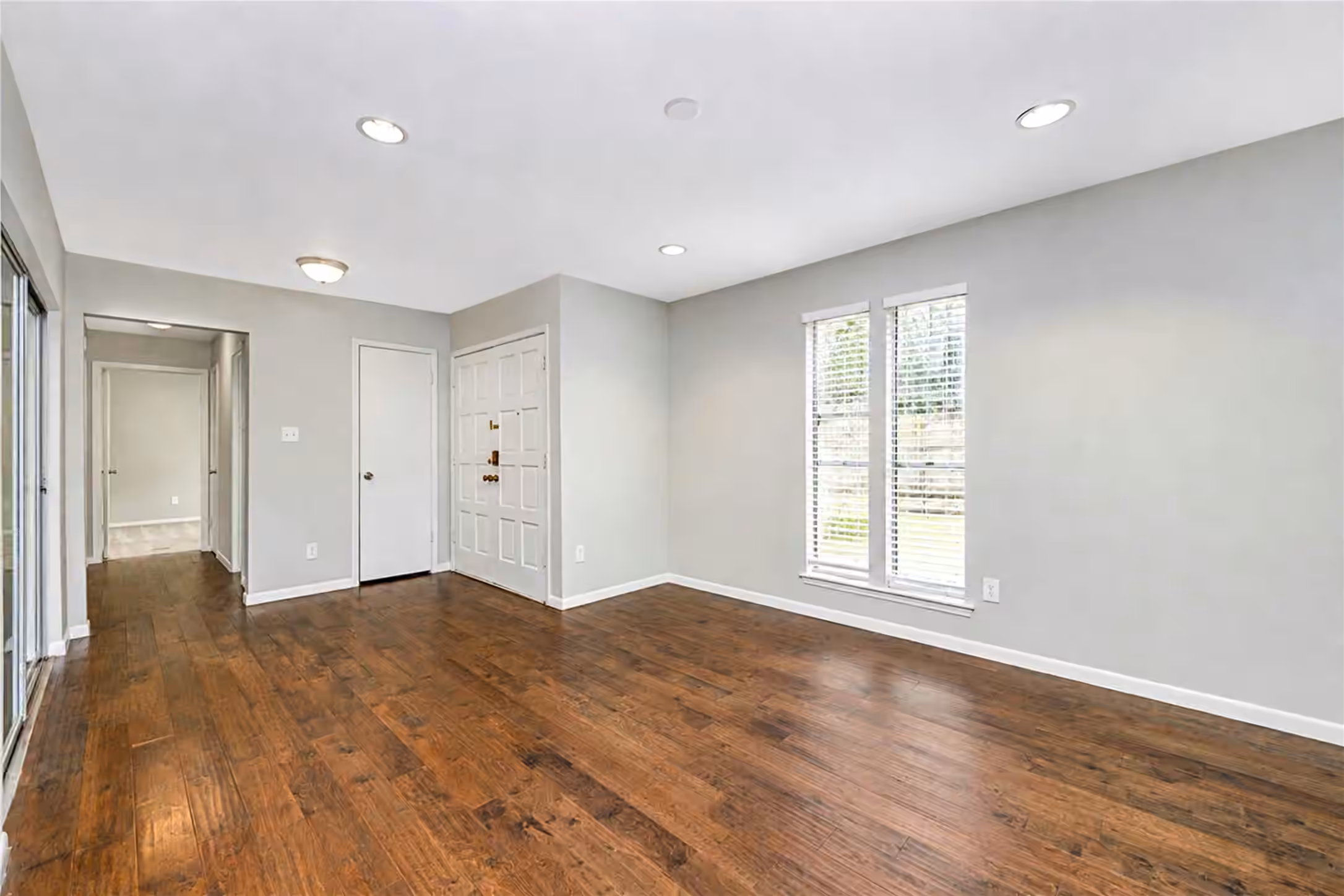 Photo 3 of 2611 Yorktown Lane, Missouri City, TX