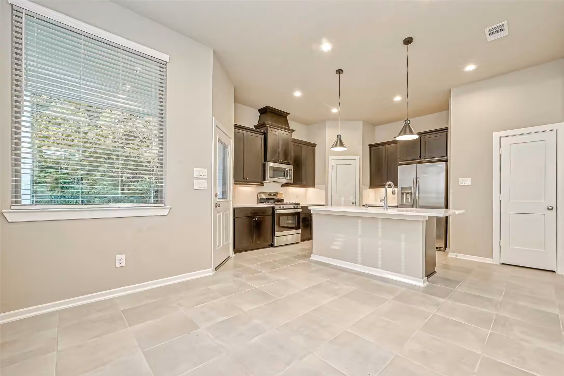Photo 6 of 493 Long Leaf pine Drive, Montgomery, TX
