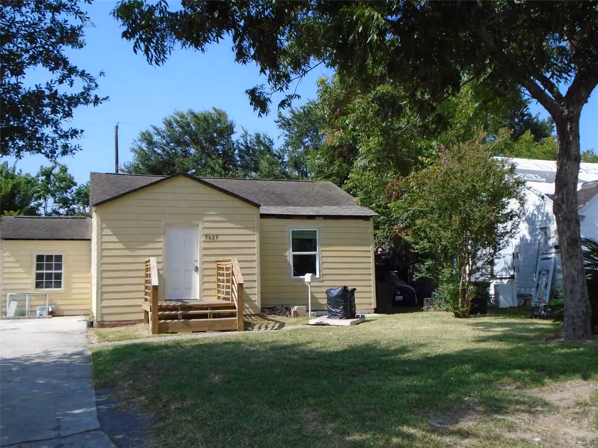 Photo of 7527 Erath Street, Houston, TX