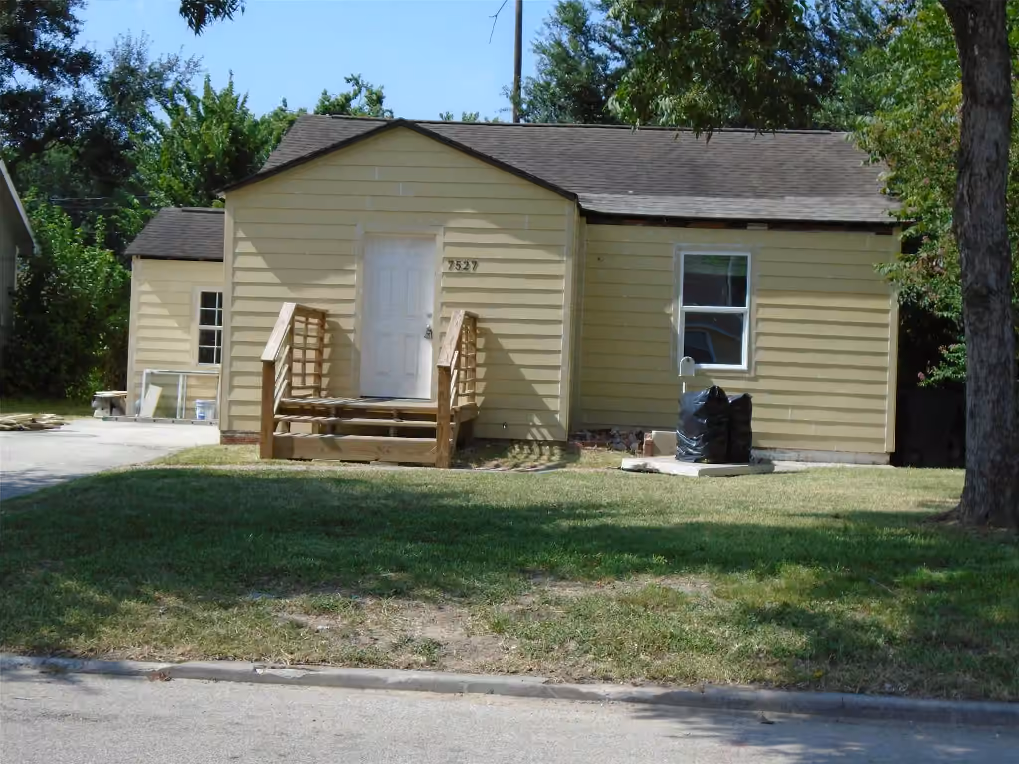 Photo 2 of 7527 Erath Street, Houston, TX