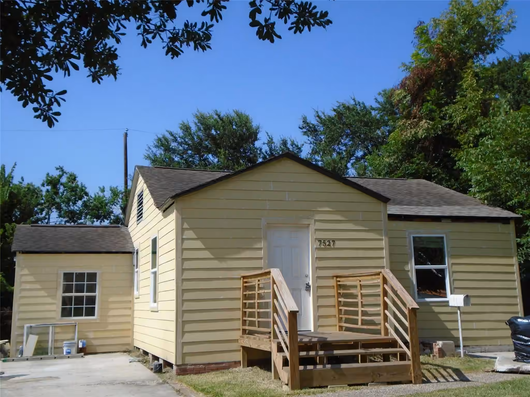 Photo 3 of 7527 Erath Street, Houston, TX