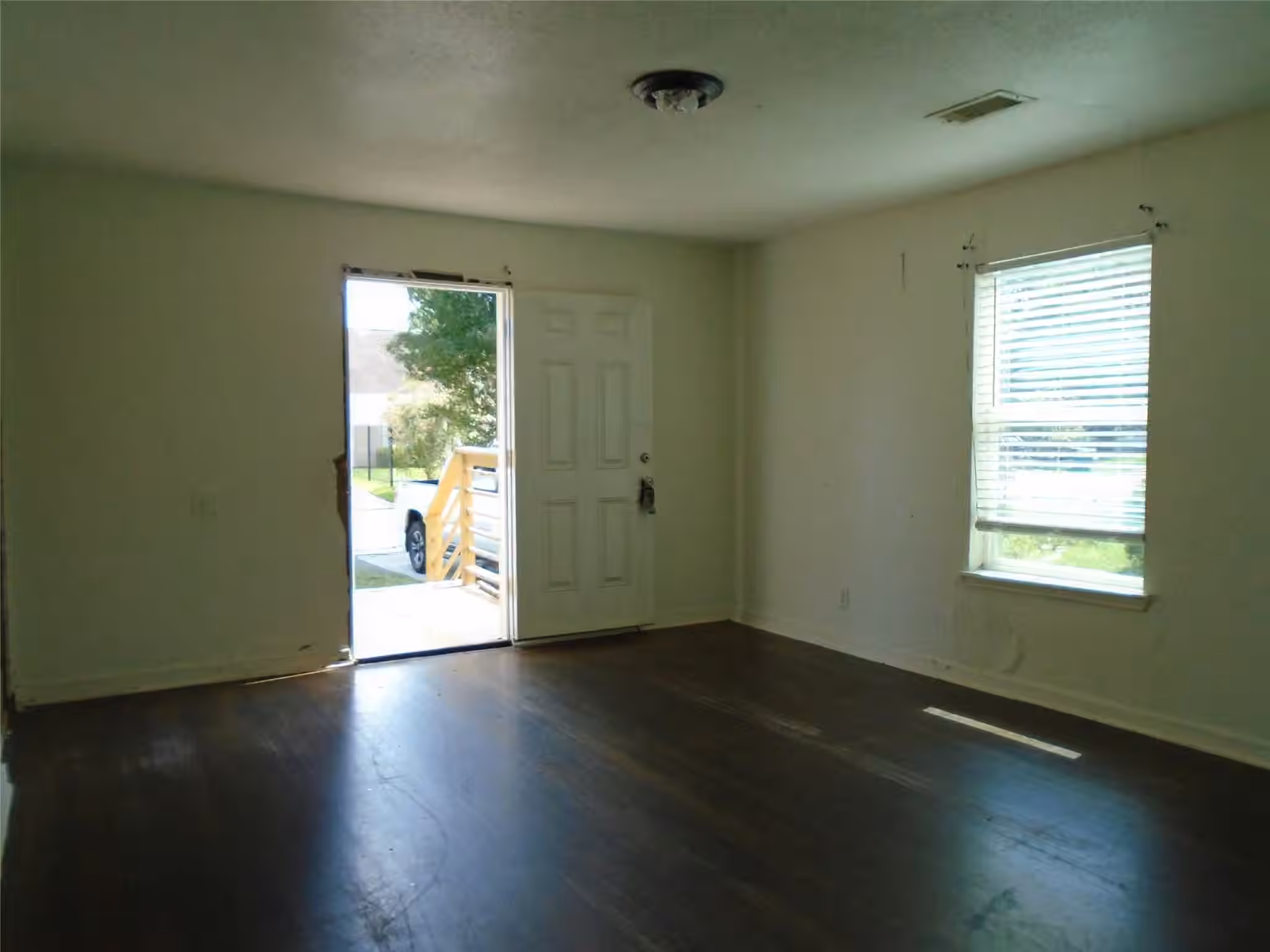 Photo 4 of 7527 Erath Street, Houston, TX