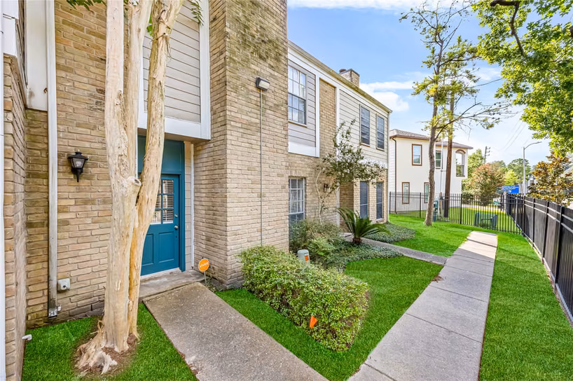 Photo 3 of 11710 Southlake Drive 31, Houston, TX