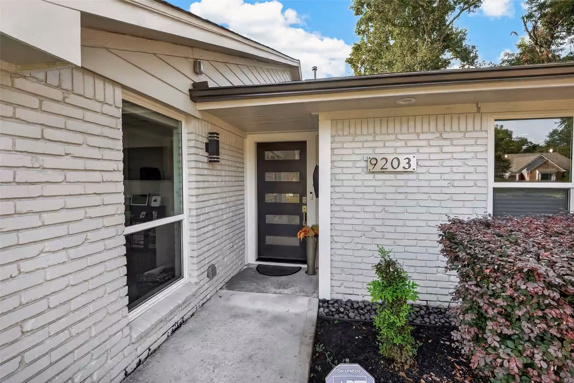 Photo 4 of 9203 Bronco Drive, Houston, TX