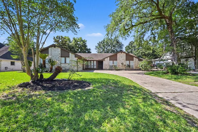 Photo 3 of 17419 Cassina Drive, Spring, TX