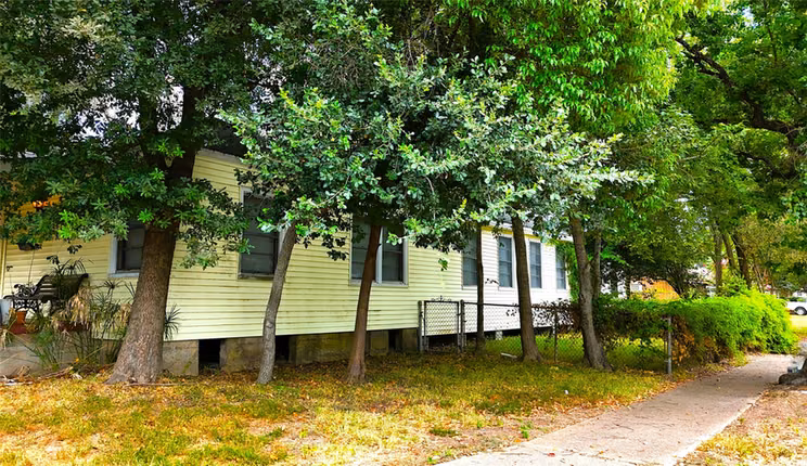 Photo 2 of 706 E Defee Avenue, Baytown, TX