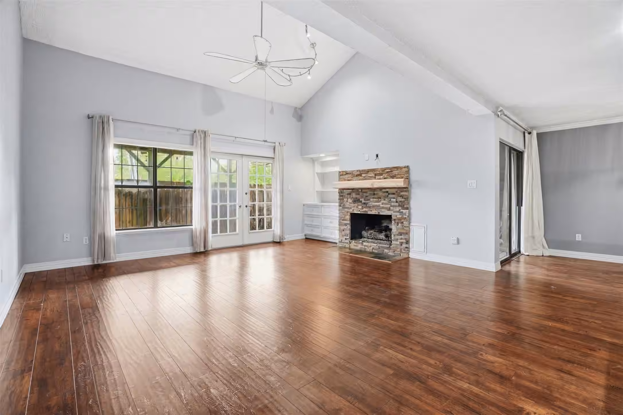Photo 4 of 18024 Starboard Drive, Houston, TX