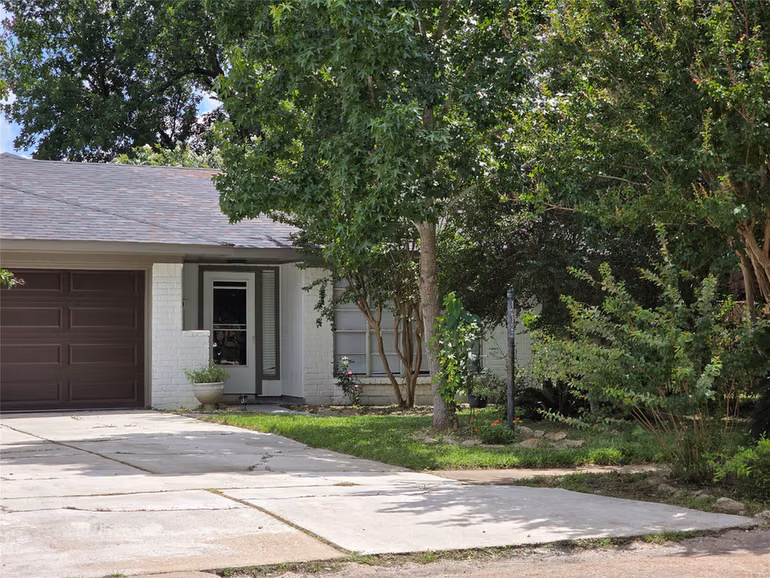 Photo 3 of 12123 Sea Shore Drive, Houston, TX
