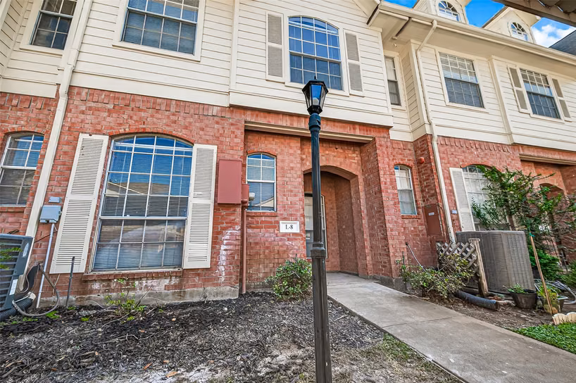 Photo 3 of 2710 Grants Lake Boulevard L8, Sugar Land, TX
