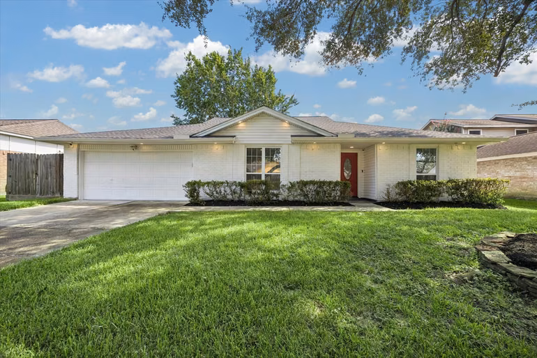Photo of 608 Tanglewood Drive, Friendswood, TX 77546