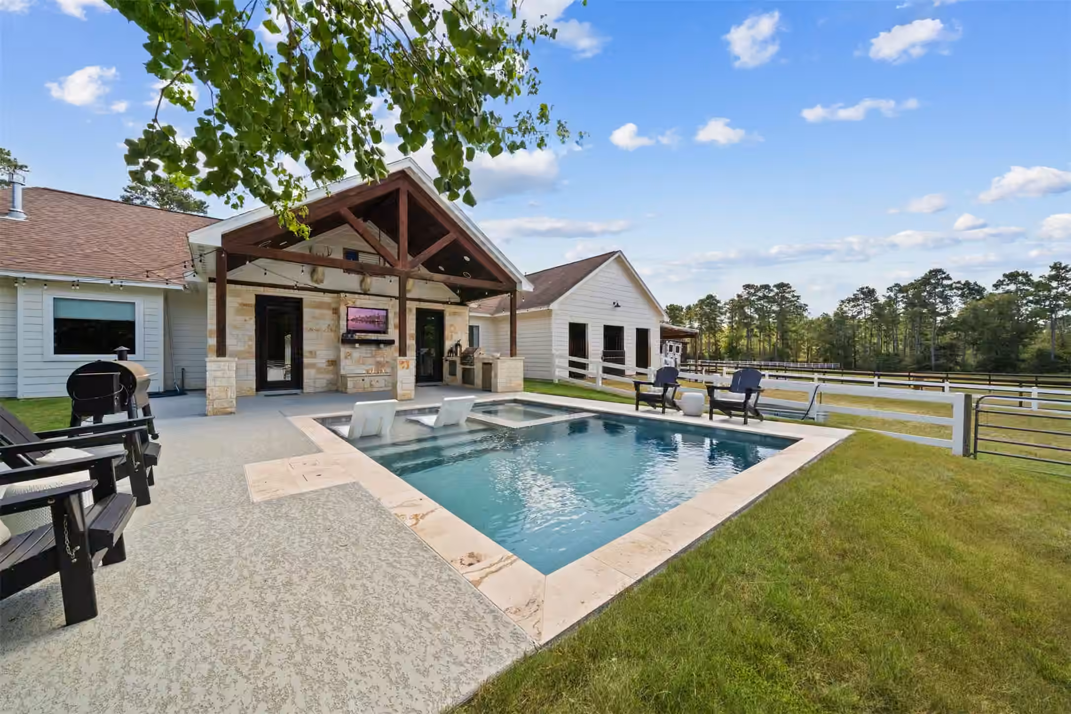Photo 2 of 46509 Mcgill Road, Plantersville, TX