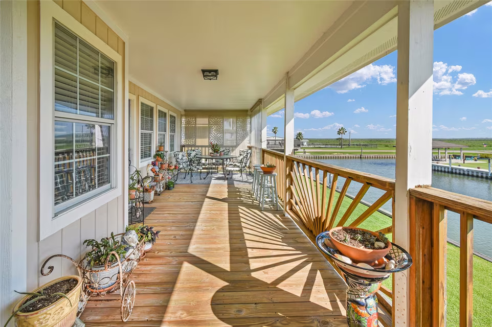 Photo 5 of 115 Driftwood Road, Freeport, TX