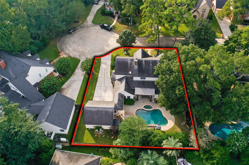 Photo 3 of 5814 Woodland Creek Drive, Kingwood, TX