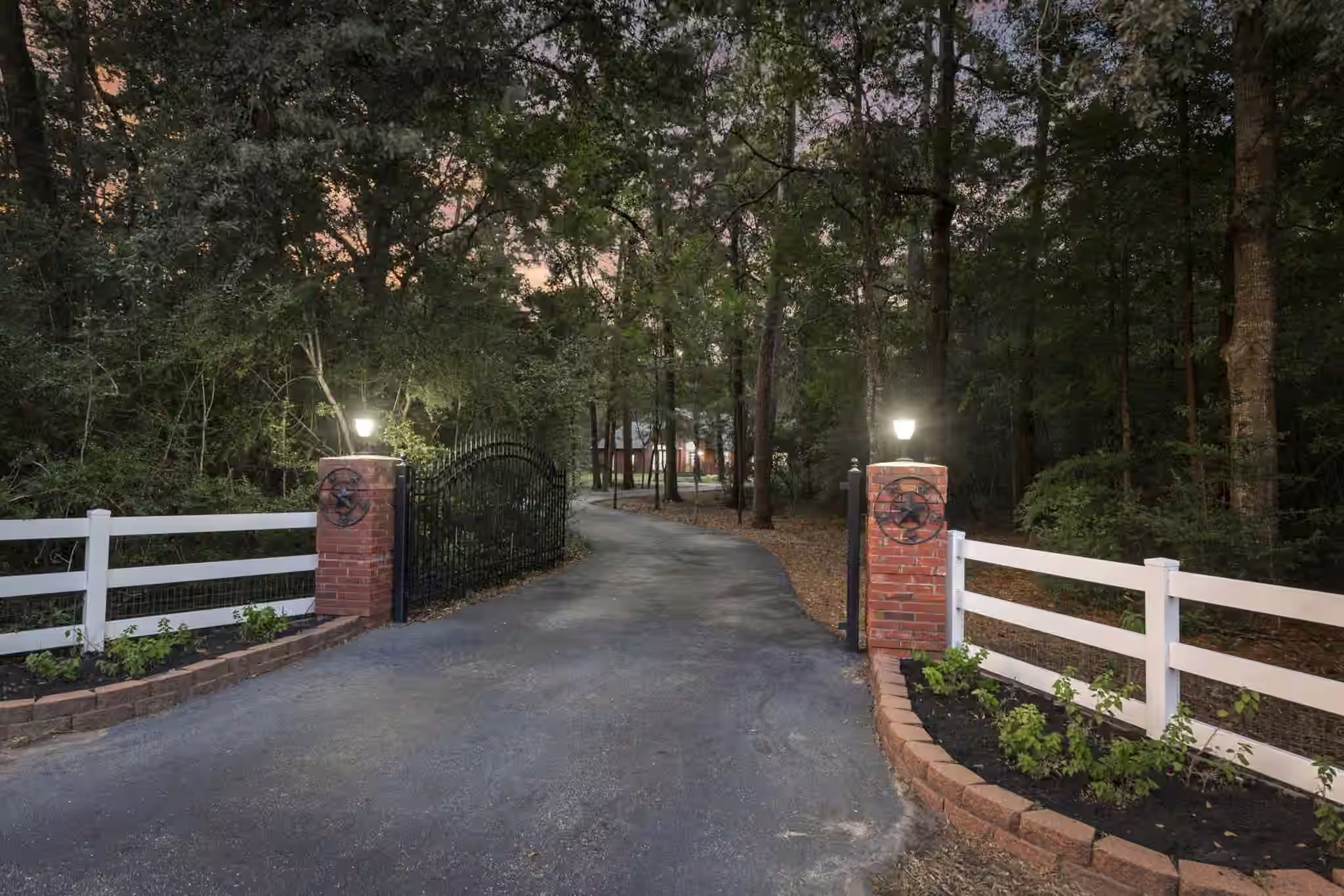 Photo 2 of 10857 Lake Forest Drive, Conroe, TX