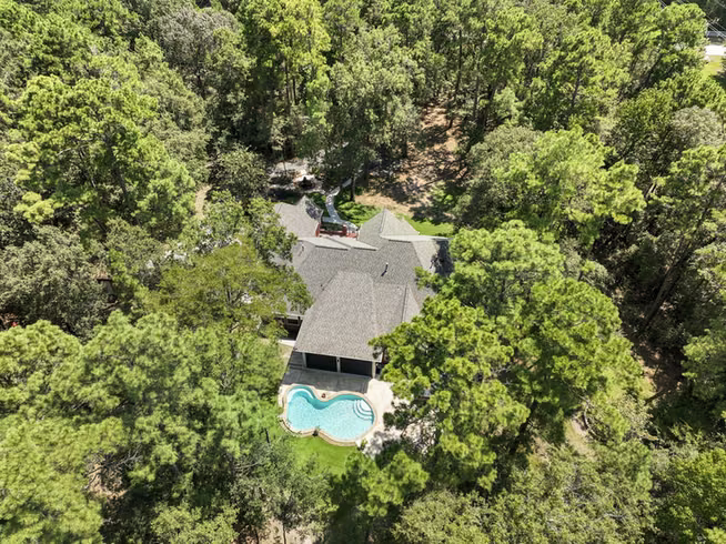 Photo 6 of 10857 Lake Forest Drive, Conroe, TX
