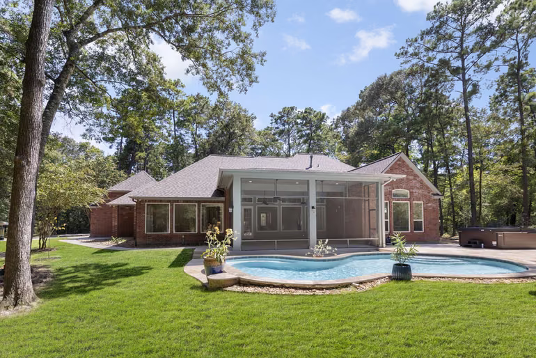 Photo 7 of 10857 Lake Forest Drive, Conroe, TX