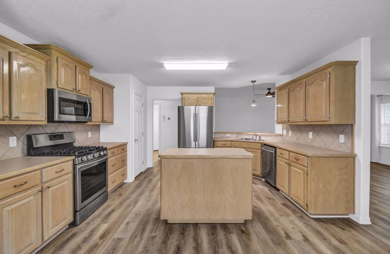 Photo 5 of 218 Lexington Avenue, Clute, TX
