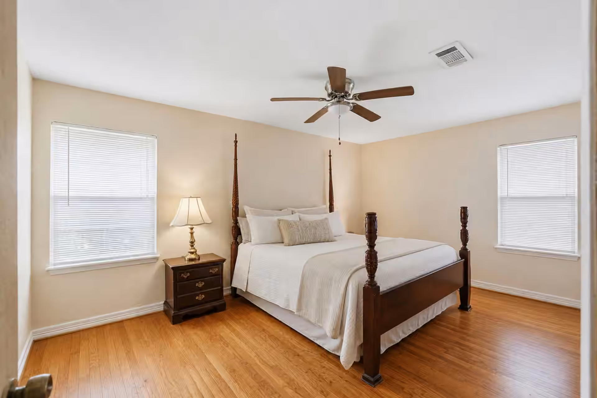 Photo 6 of 10922 Ivyridge Road, Houston, TX