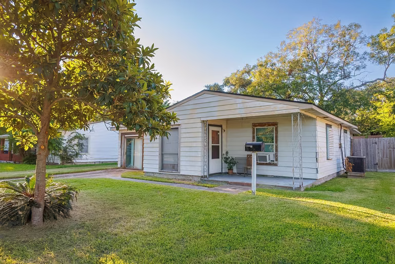 Photo of 1514 1st Avenue N, Texas City, TX 77590