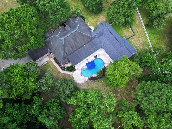 Photo 4 of 11 W Lake Forest Court, Conroe, TX