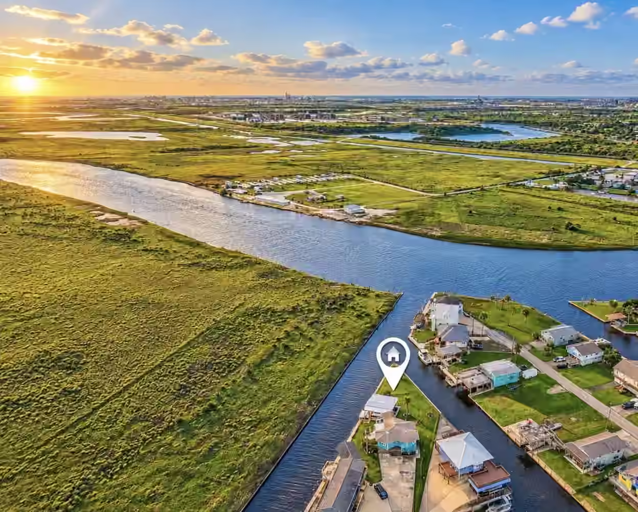 Photo 3 of 130 Admiral Lane, Freeport, TX