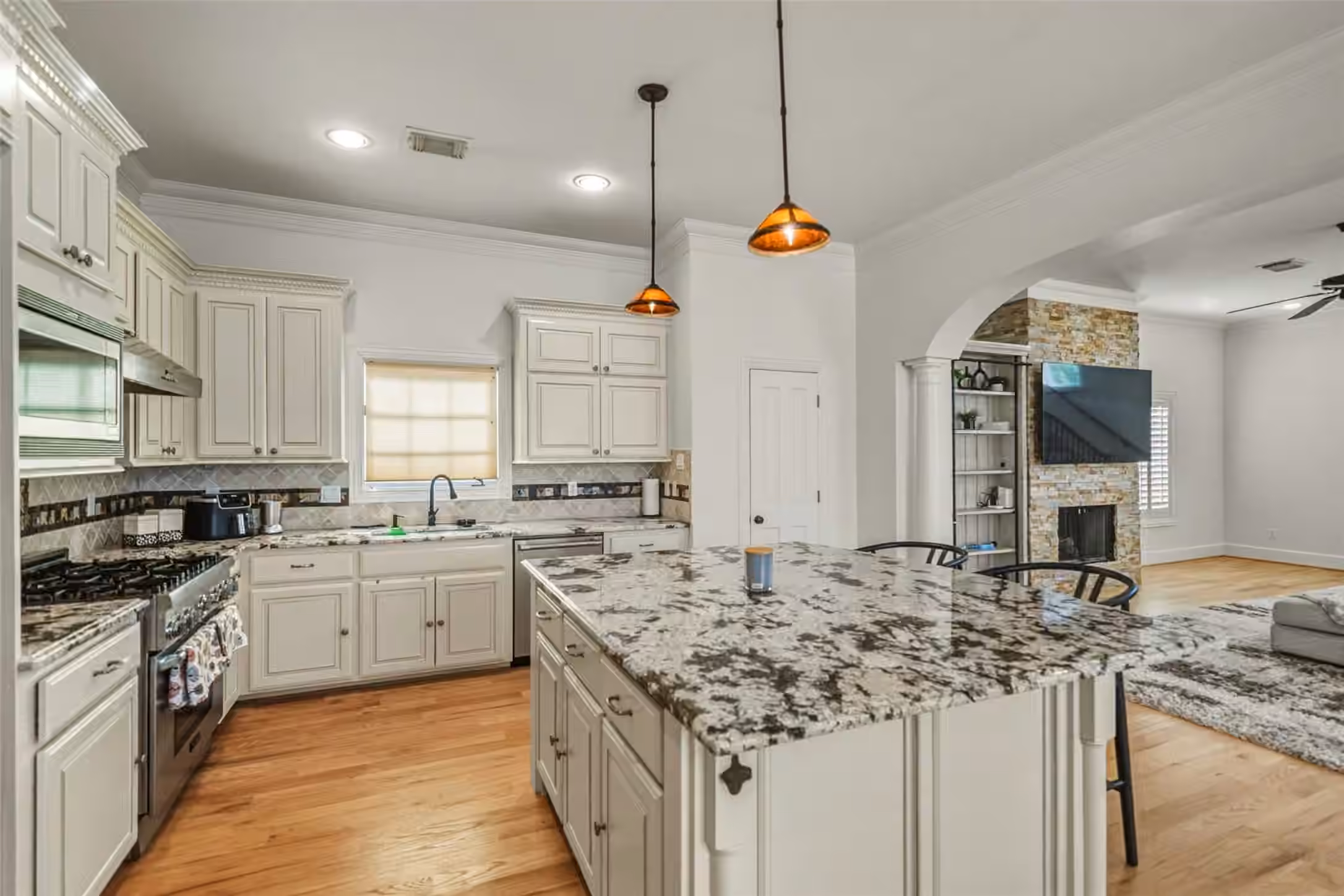 Photo 5 of 1302 Antoine Drive A, Houston, TX