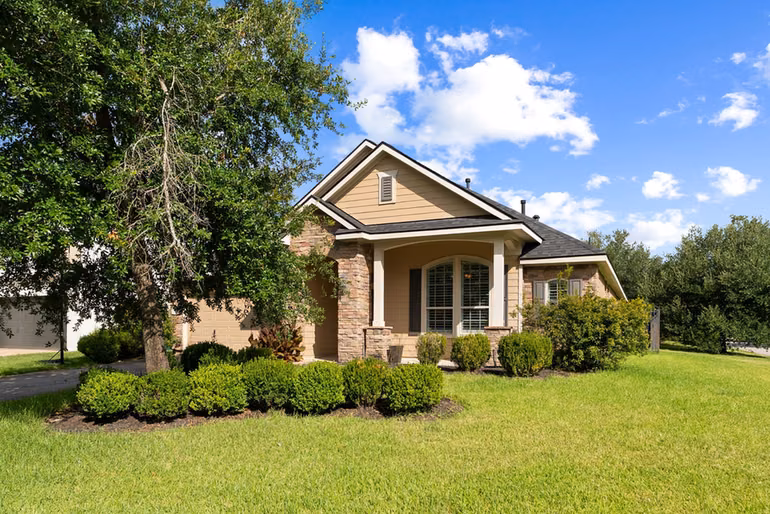 Photo of 15 Tillamook Court, Spring, TX