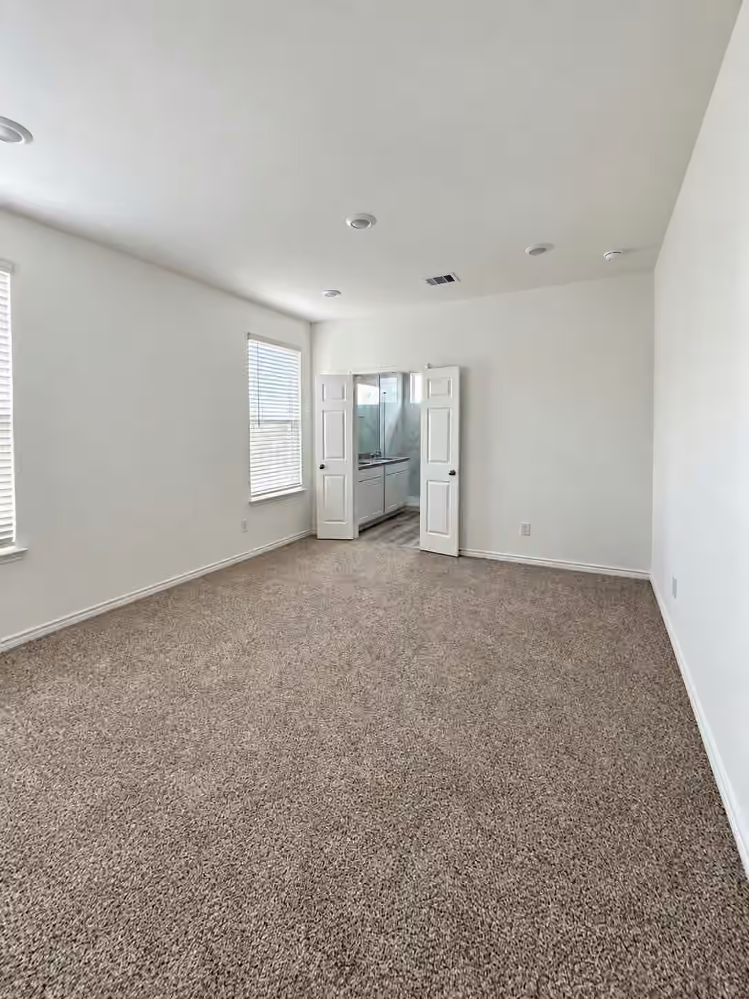 Photo 4 of 517 Oak Chase Avenue, Dayton, TX