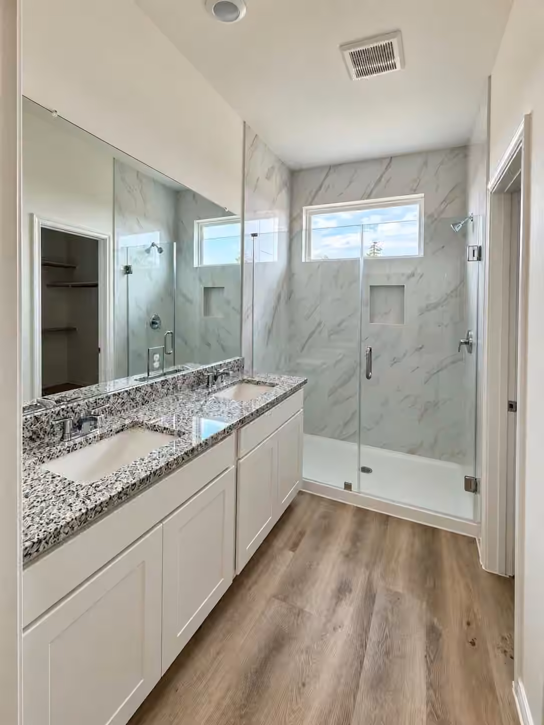 Photo 6 of 517 Oak Chase Avenue, Dayton, TX