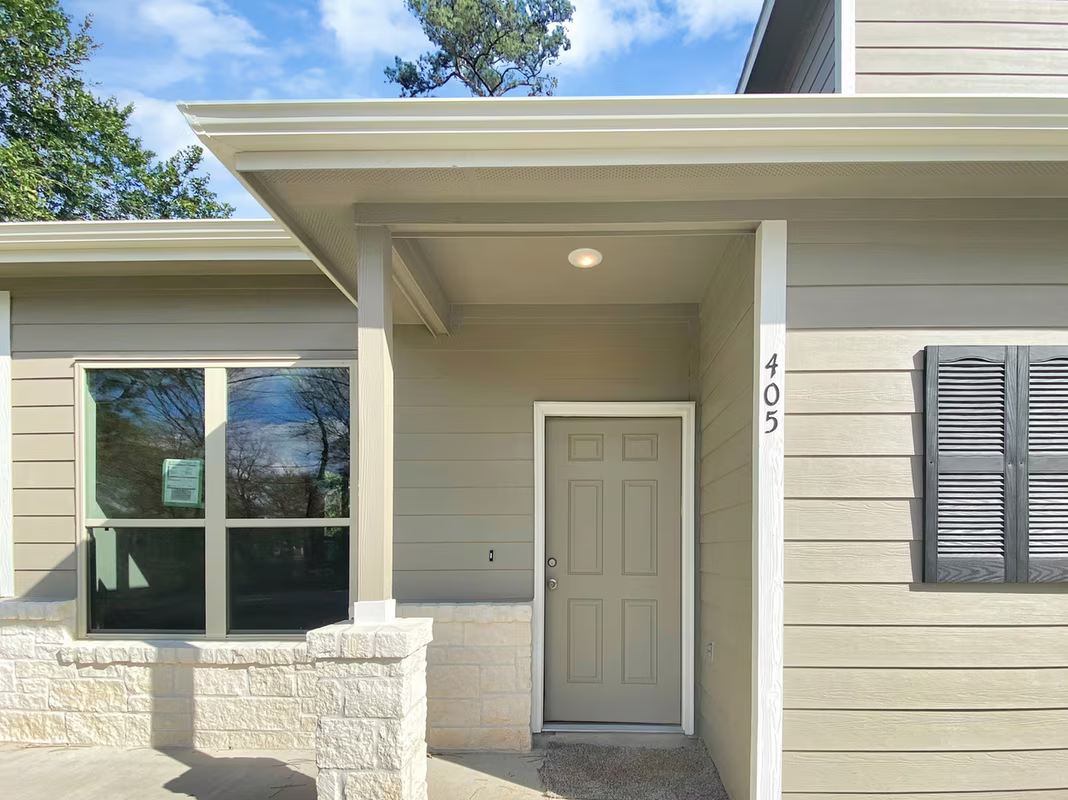 Photo 4 of 405 Mohawk Drive, Conroe, TX