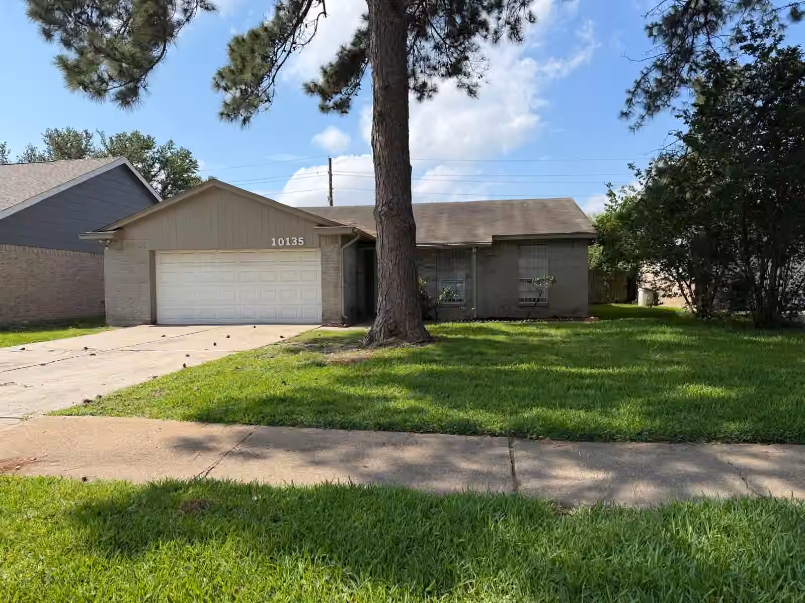 Photo of 10135 Fernstone Lane, Houston, TX