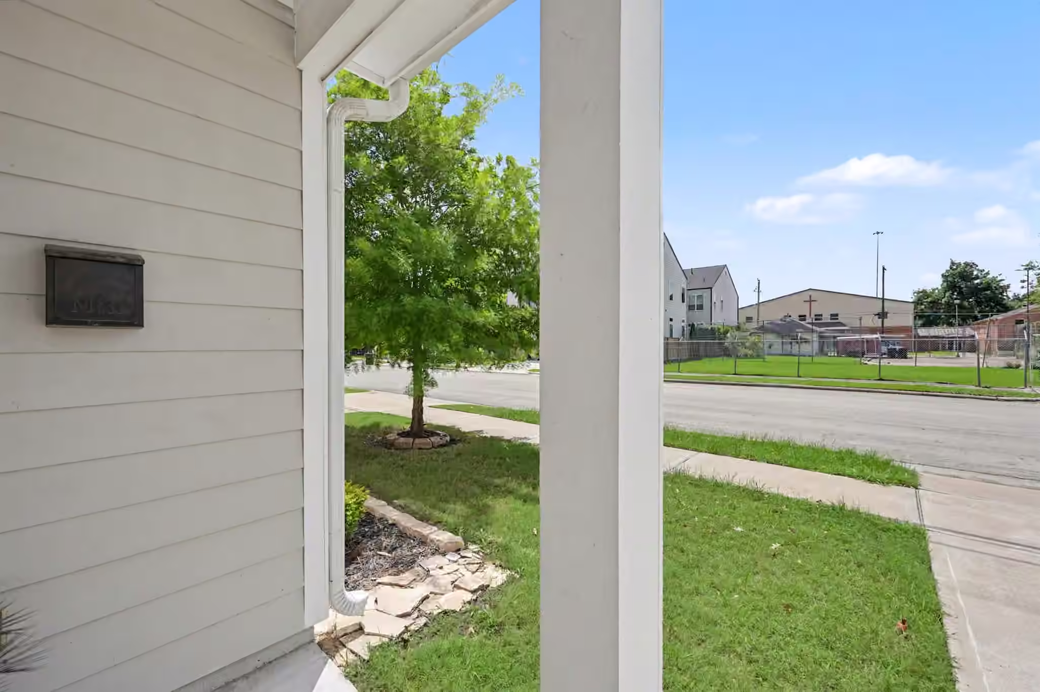 Photo 5 of 909 E 33rd Street, Houston, TX