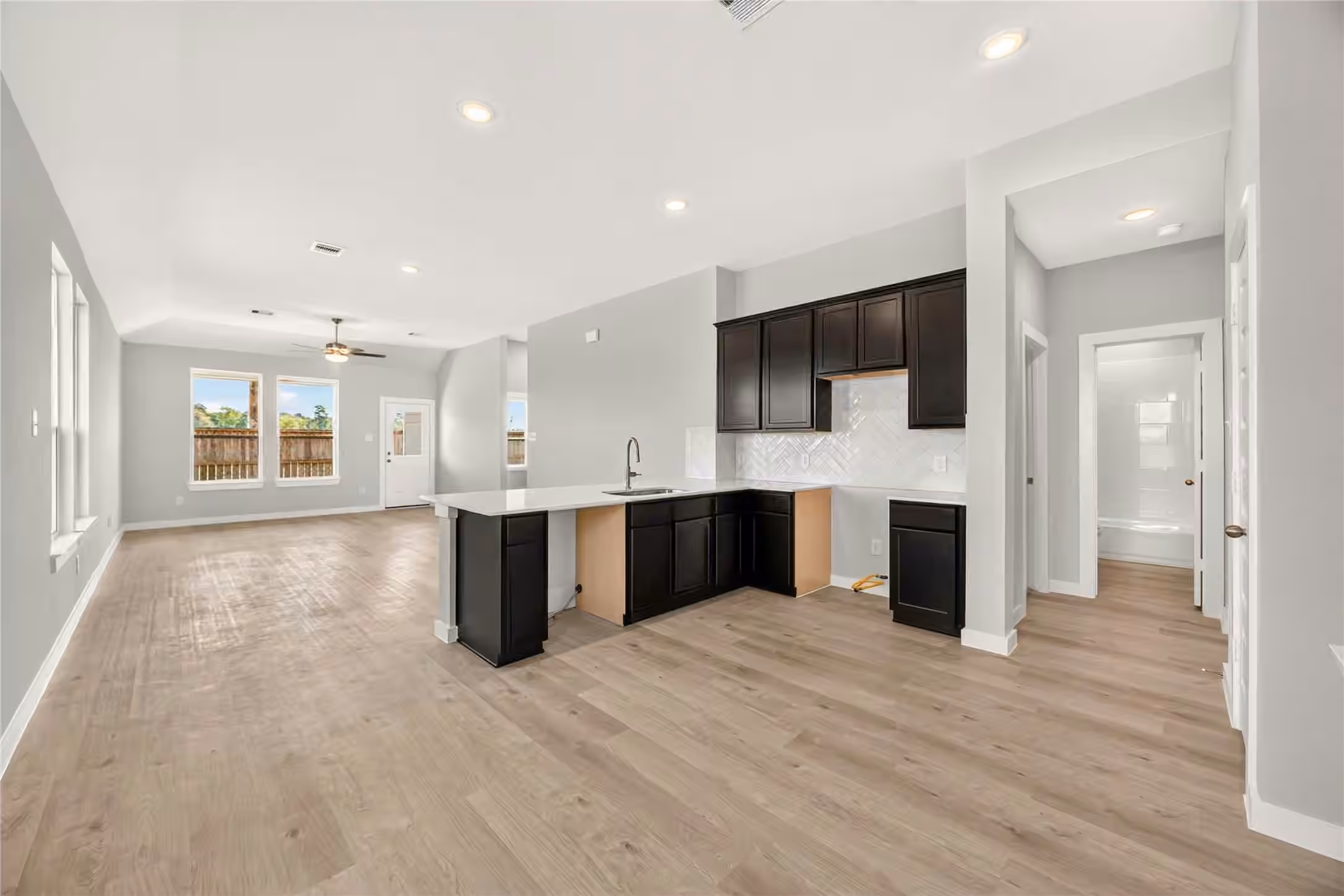 Photo 2 of 11925 Avian Avenue, Conroe, TX