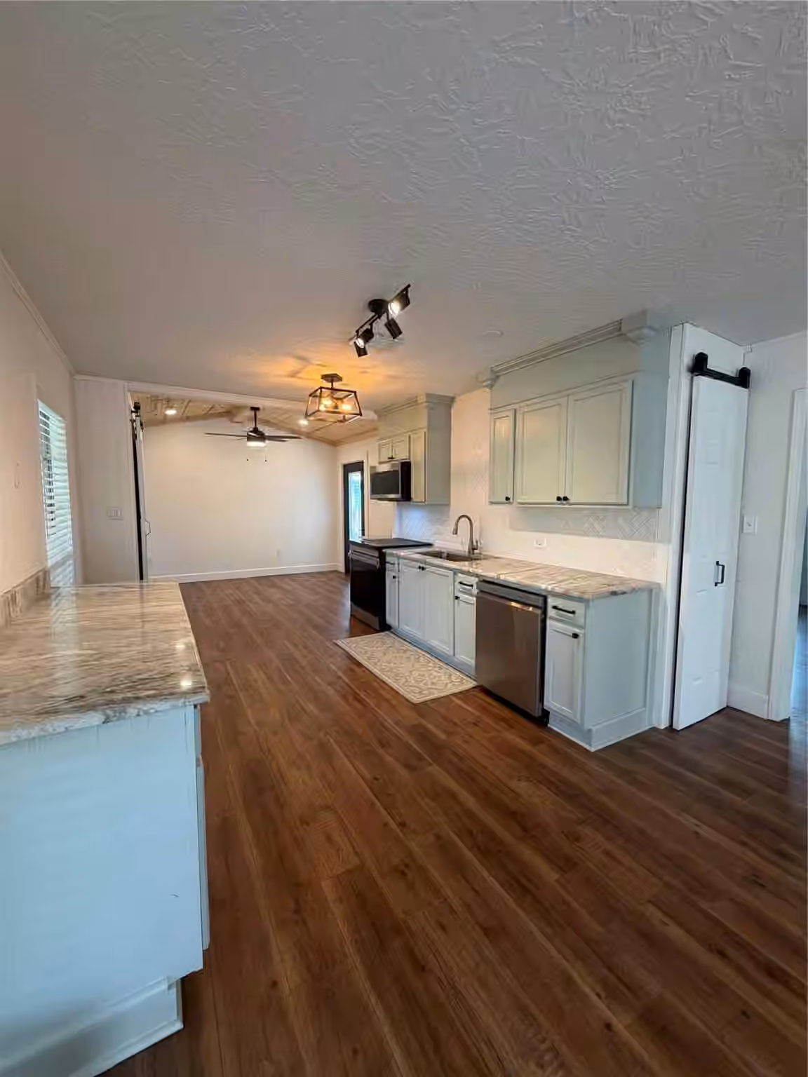 Photo 4 of 52 Periwinkle Court, Lake Jackson, TX