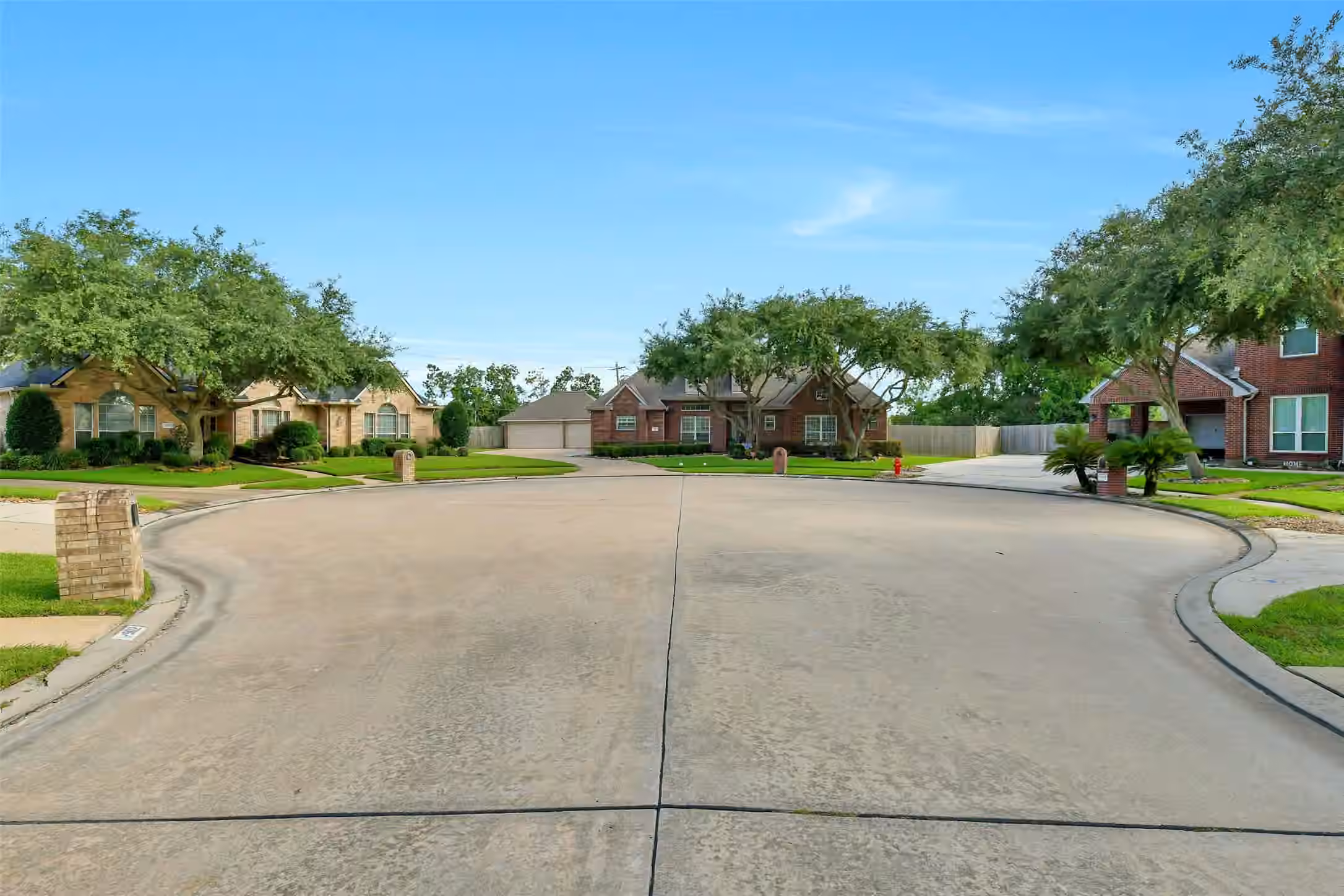 Photo 5 of 910 High Ridge Circle, Friendswood, TX
