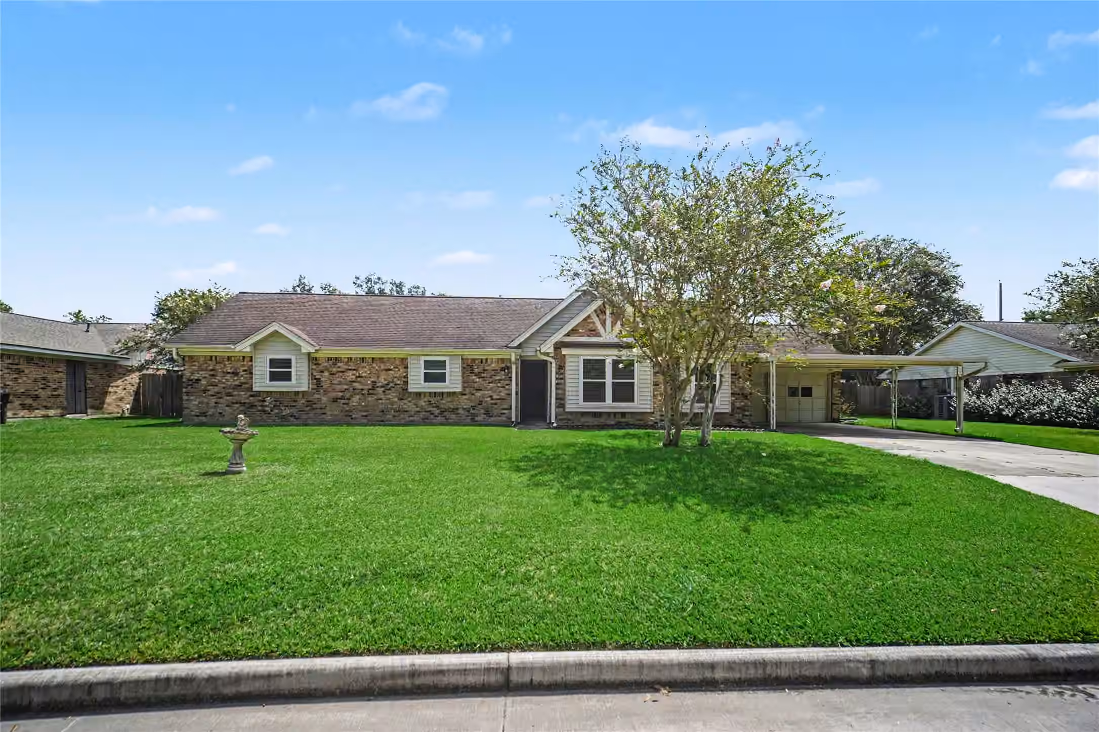 Photo of 1909 Adams Street, Alvin, TX